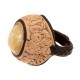 Smėlio spalvos odos žiedas su baltu gintaru